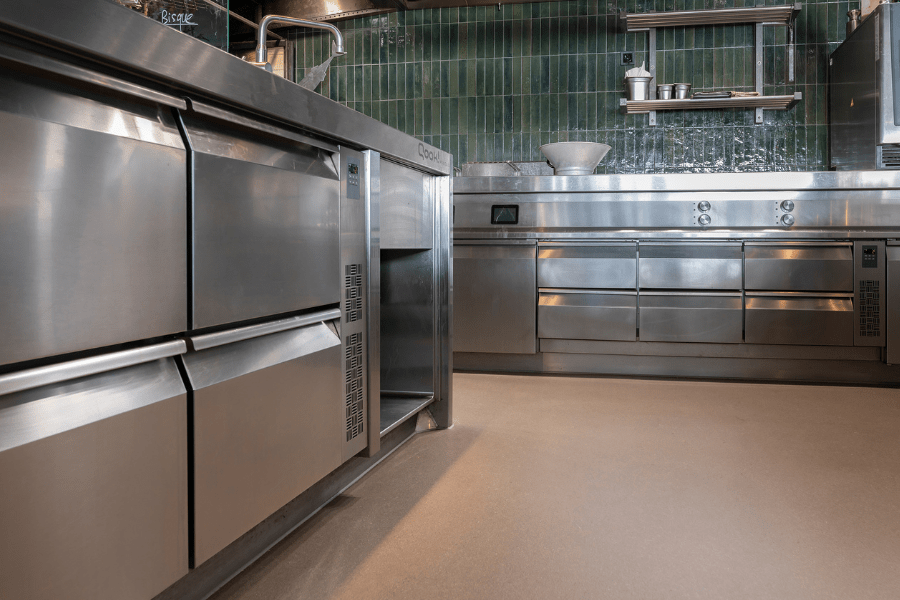 900 x 600 - horeca - pu gietvloer troffelvloer - glasz (7)